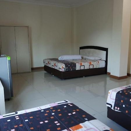 Hotel Sulawesi Gorontalo Surabaya Buitenkant foto
