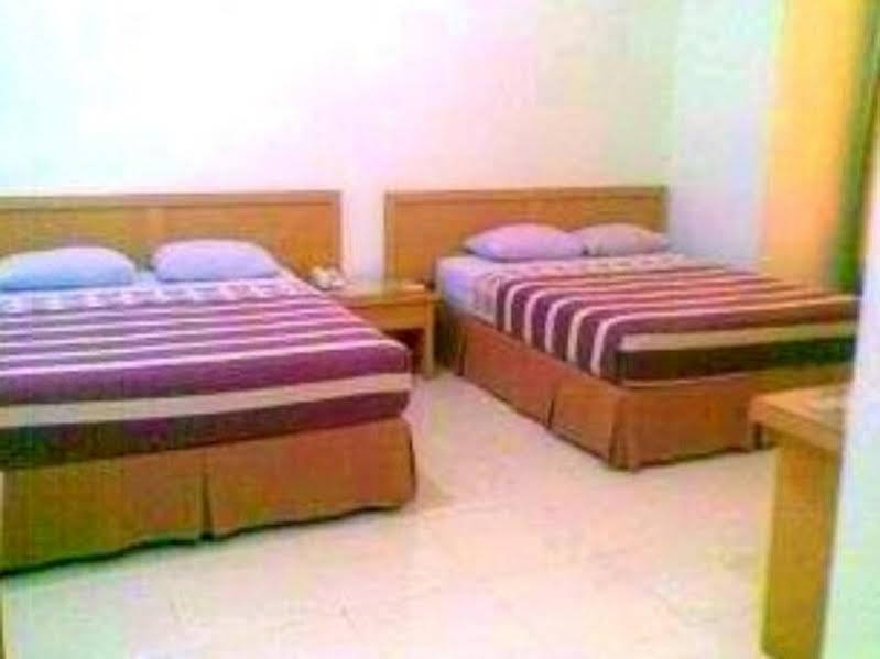 Hotel Sulawesi Gorontalo Surabaya Buitenkant foto